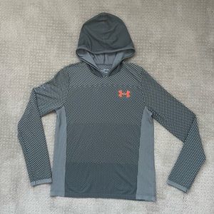 Euc Boy’s hooded Under Armour long sleeve shirt size YLG